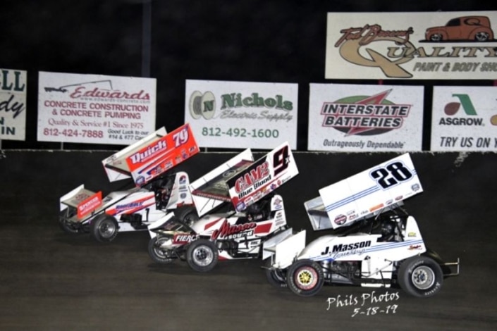 MOWA_Sprints_3-wide_racing