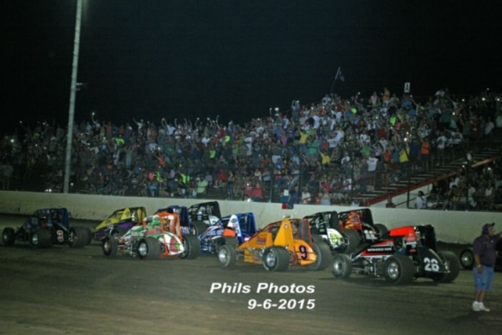 Parade_lap-fans_light_up_their_cell_phones