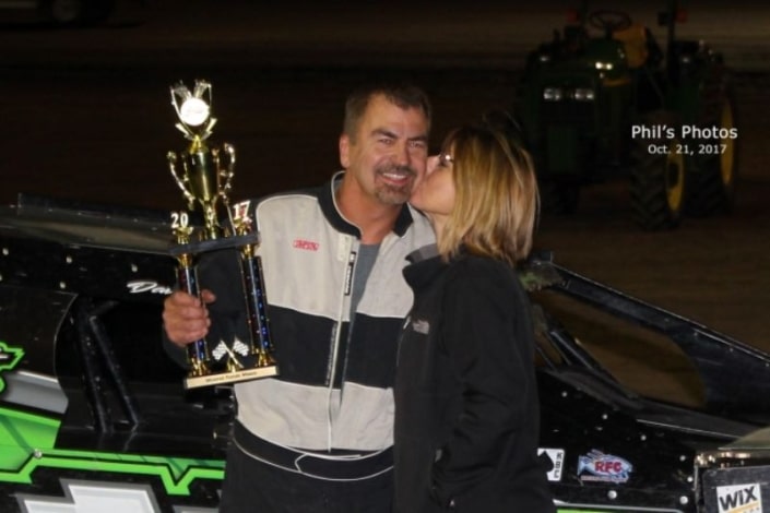 UMP_Feature_Winner_Dave_Beck_-_Winner_s_Kiss_from_wife