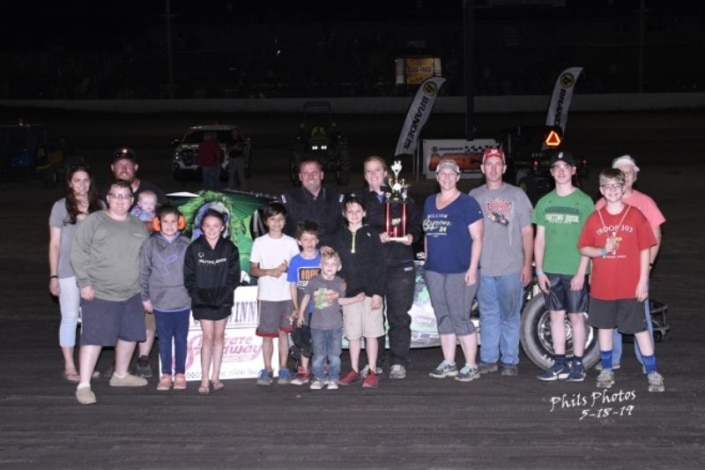UMP_Winner_Stan_Beadles___fans_in_Victory_Lane